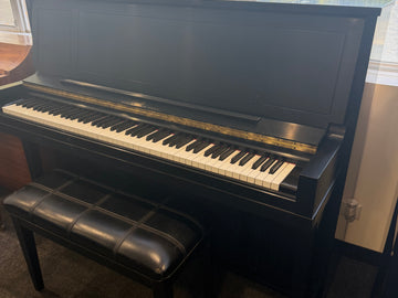 Steinway & Sons 1098 studio ￼