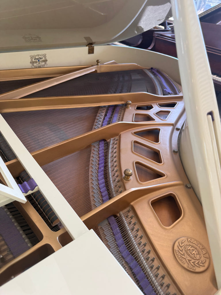 Kawai KG-2E Baby grand Piano in off Wise