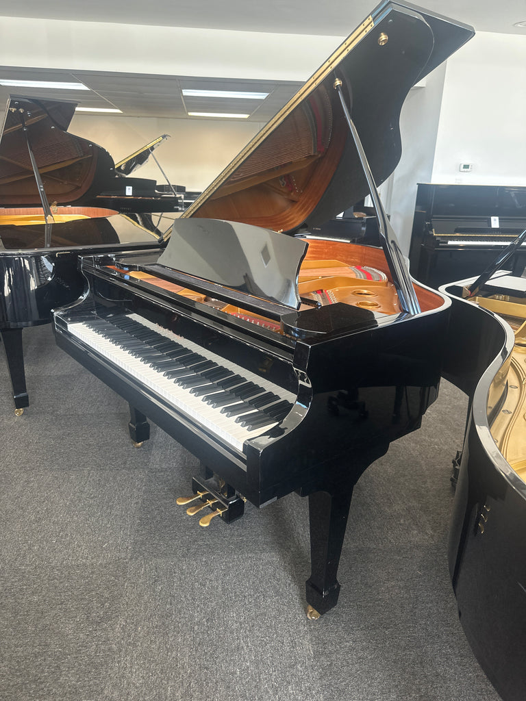 Kohler & Campbell 5’ baby grand