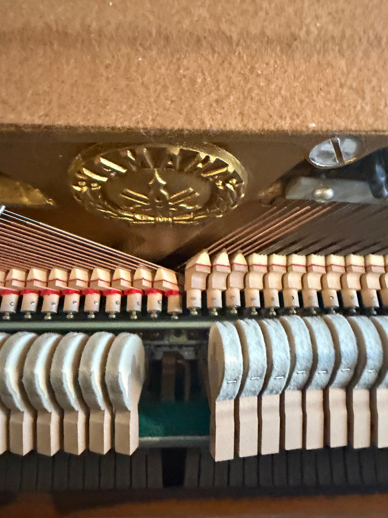 Yamaha console piano