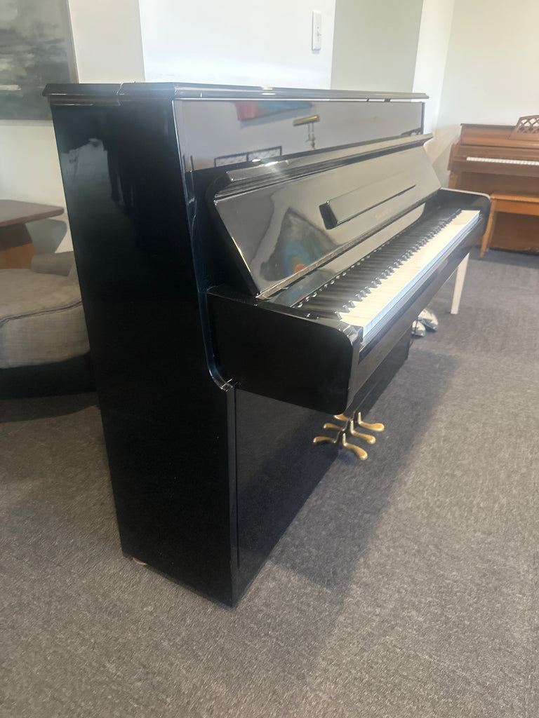 Samick Continental console