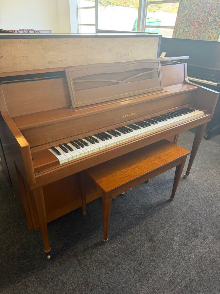 Yamaha console piano