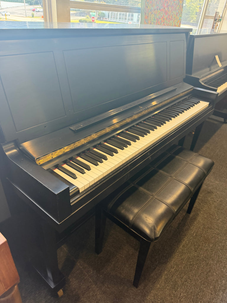 Steinway & Sons 1098 studio ￼